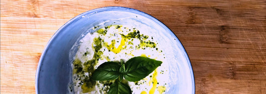 Verrukkelijke Burrata Pesto Dip: Een hemelse combinatie van smaak en eenvoud