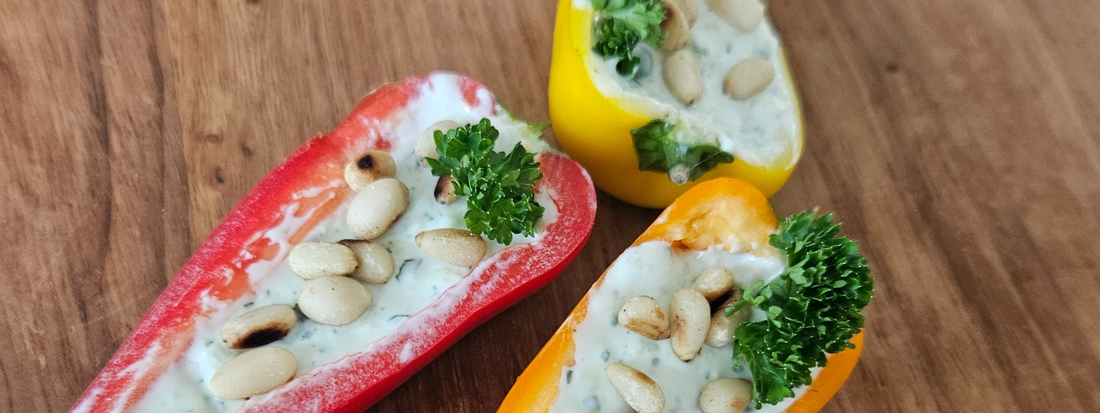 Veganistische gevulde mini paprika's