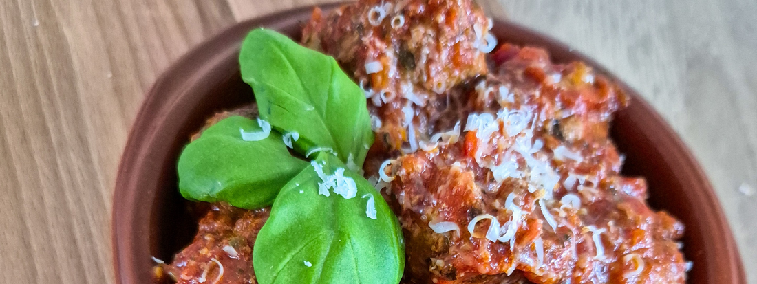 (vegan) Gehaktballetjes in tomatensaus voor de borrelplank – Heerlijke recepten voor jouw feestjes