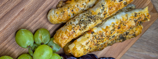 Cheese Stuffed Breadsticks: heerlijke en makkelijke kaas-stokjes voor je borrelplank