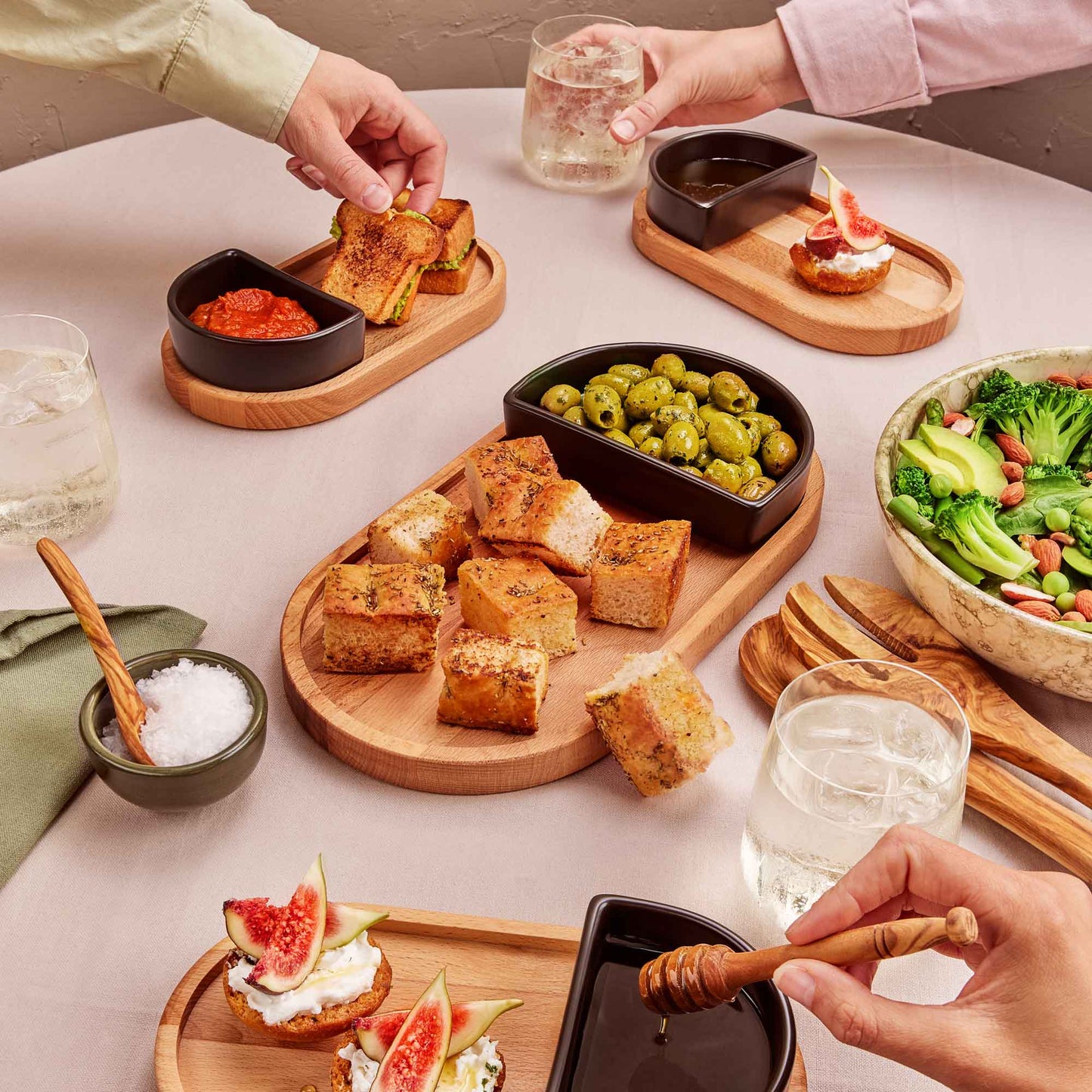 Borrelbakje half rond middel - Zwart 12 cm